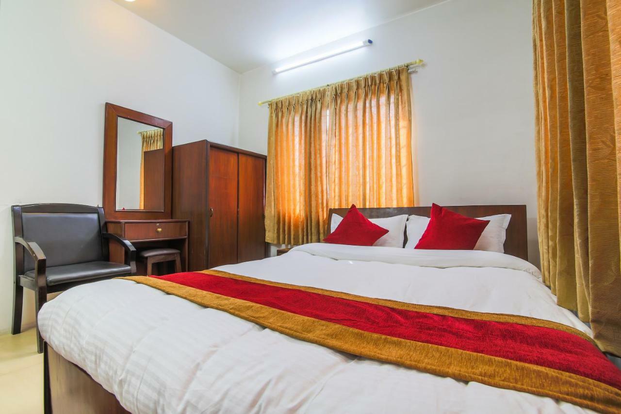 Oyo 358 Hotel Rose Star Катманду Екстериор снимка