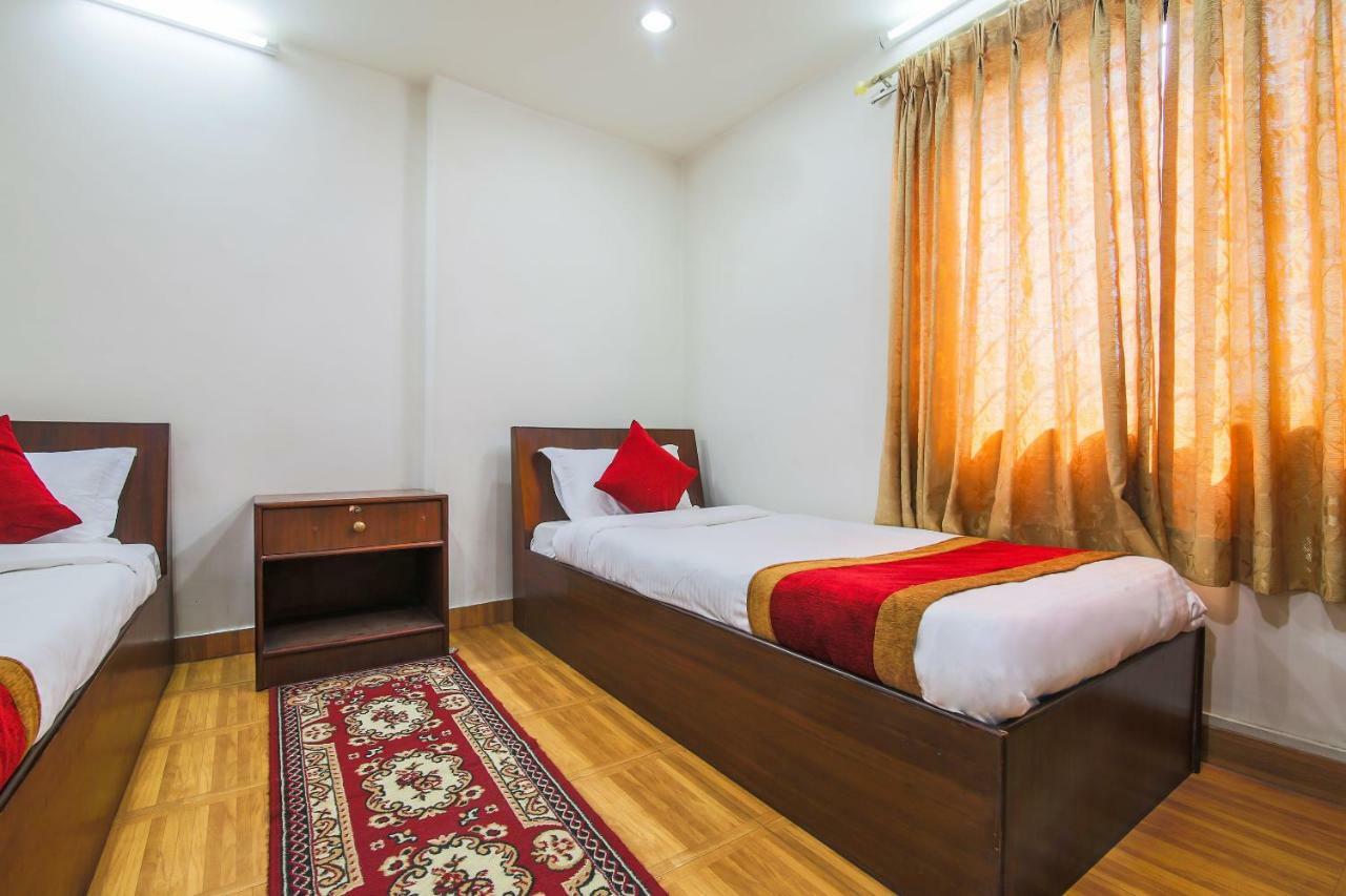 Oyo 358 Hotel Rose Star Катманду Екстериор снимка